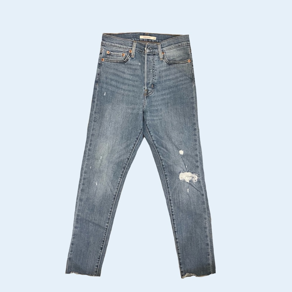 Levi's Women's Light Blue Distressed Skinny Jeans